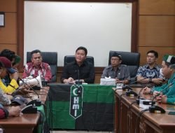 Masa Aksi Penolakan Kenaikan Harga BBM Diterima Komisi I DPRD Sumedang