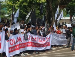 Aliansi Umat Islam Sumedang Lakukan Aksi Tolak Kenaikan Harga BBM