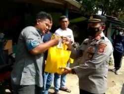Polsek Conggeang Bagikan Paket Sembako Kepada Pengemudi Ojeg Pangkalan