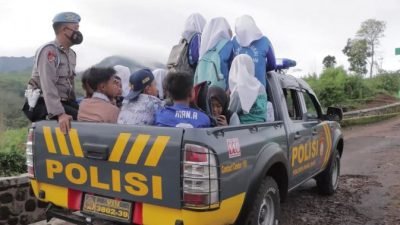 Siswa SMPN 2 Pamulihan Harus Berjalan Kaki 15 KM, Ini Yang Dilakukan Polsek Pamulihan