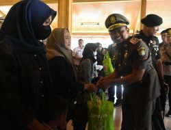 HUT Satpol PP ke-73, 42 KK dengan Stunting Mendapat Santunan