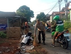 Ciptakan Lingkungan Yang Bersih, Bhabinkamtibmas Desa Sukagalih Laksanakan Opsih Bersama Warga
