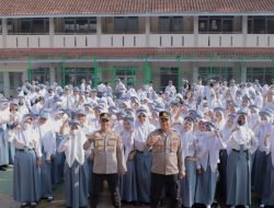 Jadi Pembina Upacara, Wakapolres Sumedang Ajak Siswa-Siswi Jauhi Kenakalan Remaja