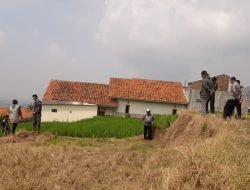 Harkamtibmas, Kapolsek Sukasari Polres Sumedang Sambangi Petani di Wilayah Kecamatan Sukasari