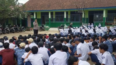 Program Police Go To School