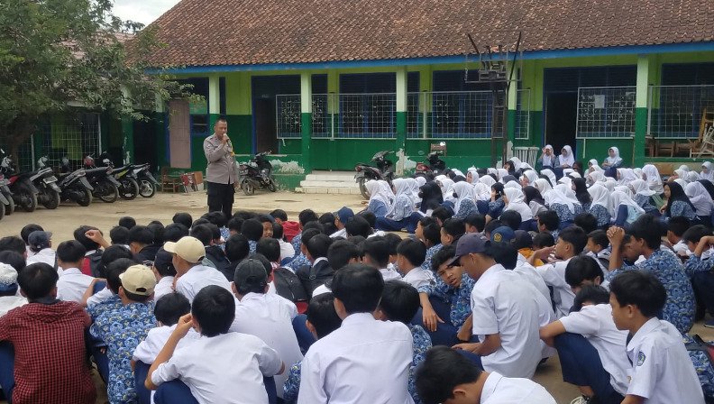 Program Police Go To School