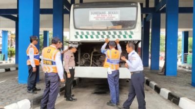 Jelang Arus Mudik, Sat Lantas Polres Sumedang Cek Kelayakan Angkutan Umum