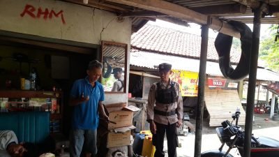 Sambangi Warga, Bhabinkamtibmas Polsek Jatigede Ajak Warga Bersama-sama Jaga Kamtibmas
