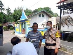 Perkuat Silaturahmi, Bhabinkamtinmas Polsek Paseh Sambangi Warga Desa Citepok