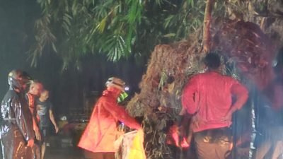 Longsor Tutup Jalan Kabupaten di Sumedang, BPBD Terjunkan Tim Pusdalops