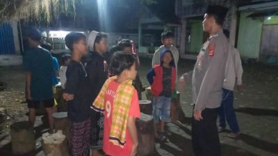 Cegah Perang Sarung, Kapolsek Ujungjaya Polres Sumedang Berikan Himbauan Kepada Anak-Anak