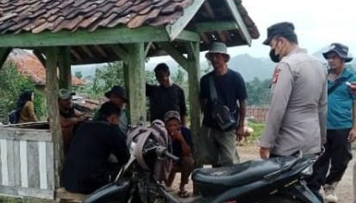 Polsek Jatinunggal Lakukan Patroli Siang Dalam Rangka Kegiatan Rutin Yang Ditingkatkan (KRYD)