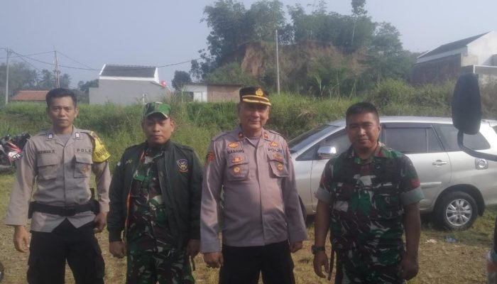 Wujudkan Kamtibmas Kondusip TNI-POLRI Sambangi Warga