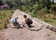 Gotong Royong Pembangunan Jalan di Dusun Pasir angin Sukasari