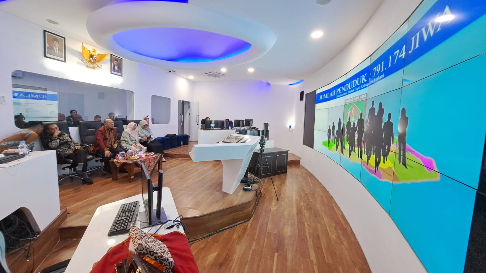 Sekda Asahan Drs. John Hardi Nasution beserta jajaran di Command Centre Sumedang, Kamis (9/11/2023).