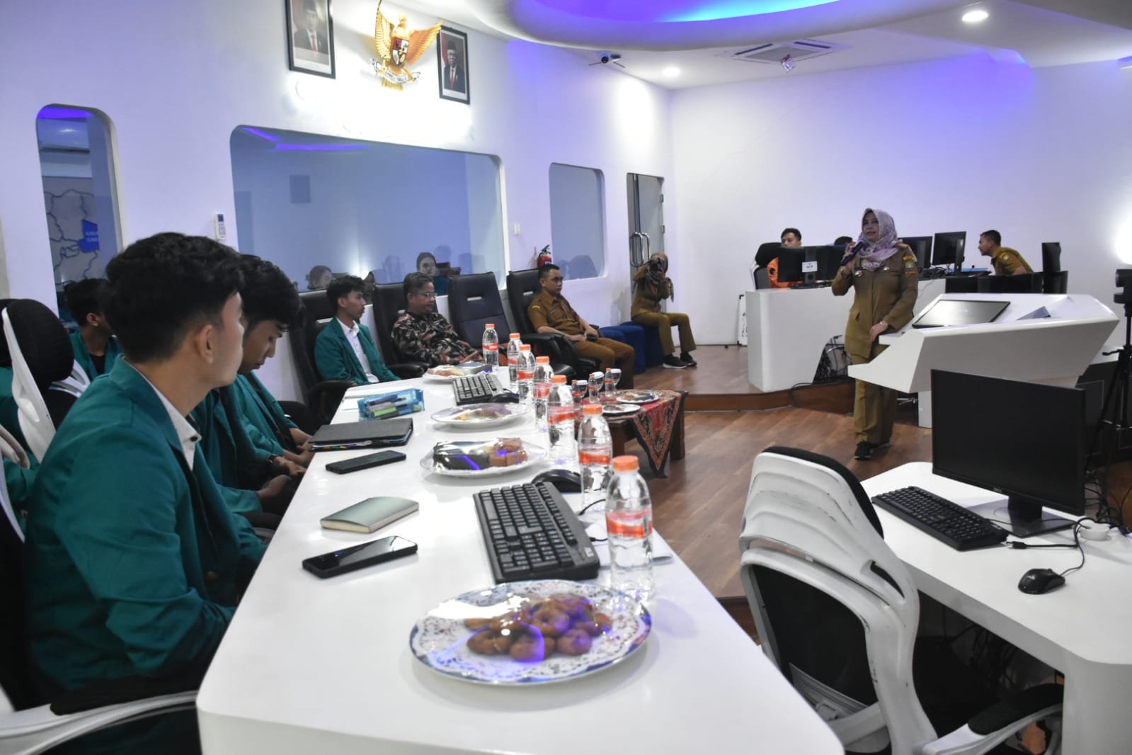 Mahasiswa Fisip Unsap Studi Literasi SPBE di Command Center Sumedang