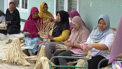 Pengrajin Bongsan Dusun Marasa, Desa Cisalak, Kecamatan Cisarua