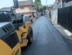 Warga Rancakalong Selebrasi di Jalan yang Sudah Diperbaiki