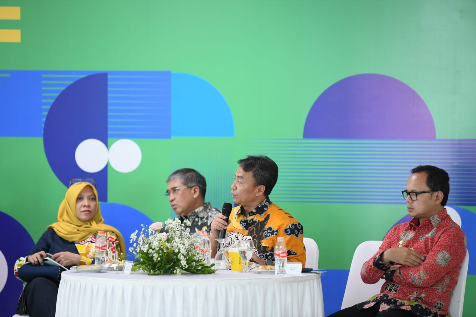 Rakor yang digelar di aula Bandar Udara Internasional Jawa Barat Kertajati dipimpin Pj Gubernur Jabar Bey Machmudin, Jumat (1/12/2023)