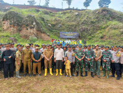 Mendukung Pelestarian Alam, Asep Kurnia Bergabung dalam Karya Bakti Penanaman Pohon di Gunung Geulis