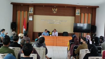 403 Warga Korban Angin Puting Beliung di Sumedang Menerima Bantuan Tunai