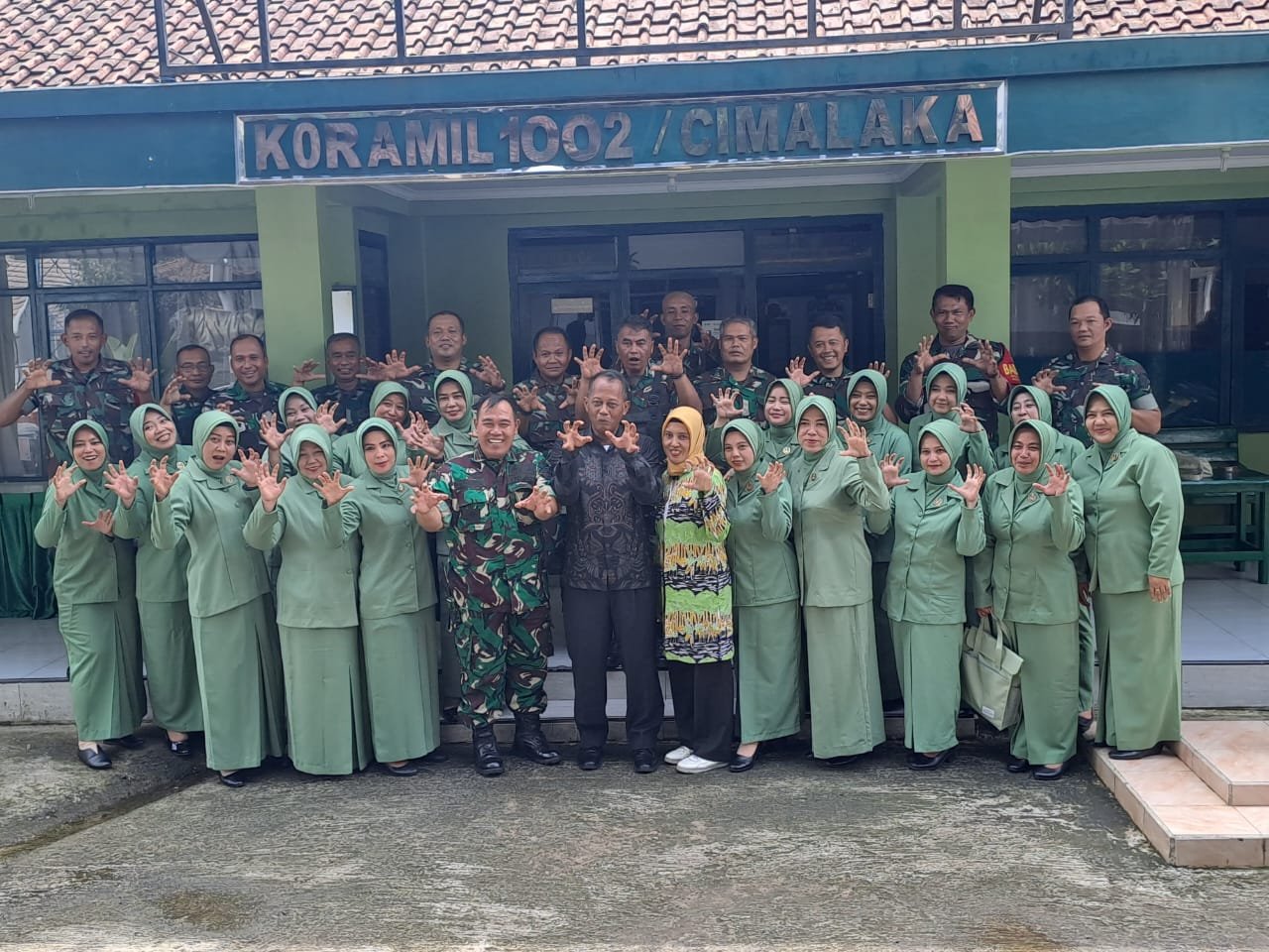 Perpisahan dengan Kehormatan: Acara Purna Tugas Letda (Purn) Mukhtar Ali dari Koramil 1002/Cimalaka Kodim 0610/Sumedang