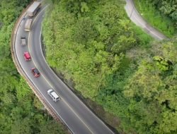 Menjelajah Keindahan Jalan Cadas Pangeran: Sensasi Berkendara di Atas Tebing