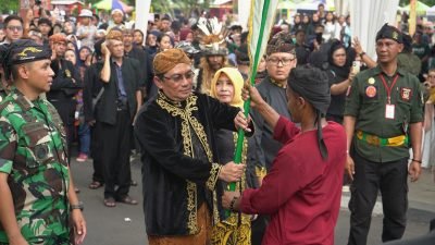 Kirab Panji Mahkota Kemaharajaan