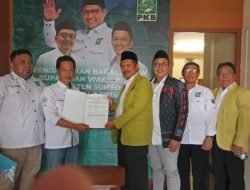 H. Ecek Karyana Kembalikan Formulir Cakada ke PKB Sumedang