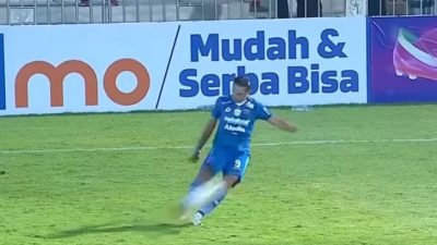 Drama Adu Penalti dan Kartu Merah Warnai Leg Pertama Semifinal BRI Liga 1: Bali United Ditahan Imbang Persib 1-1