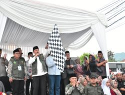 Ratusan Calon Haji Sumedang Dilepas Menuju Tanah Suci, Pj Bupati Beri Pesan Menyentuh