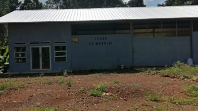 Warga Sukatali Segel TPS3R