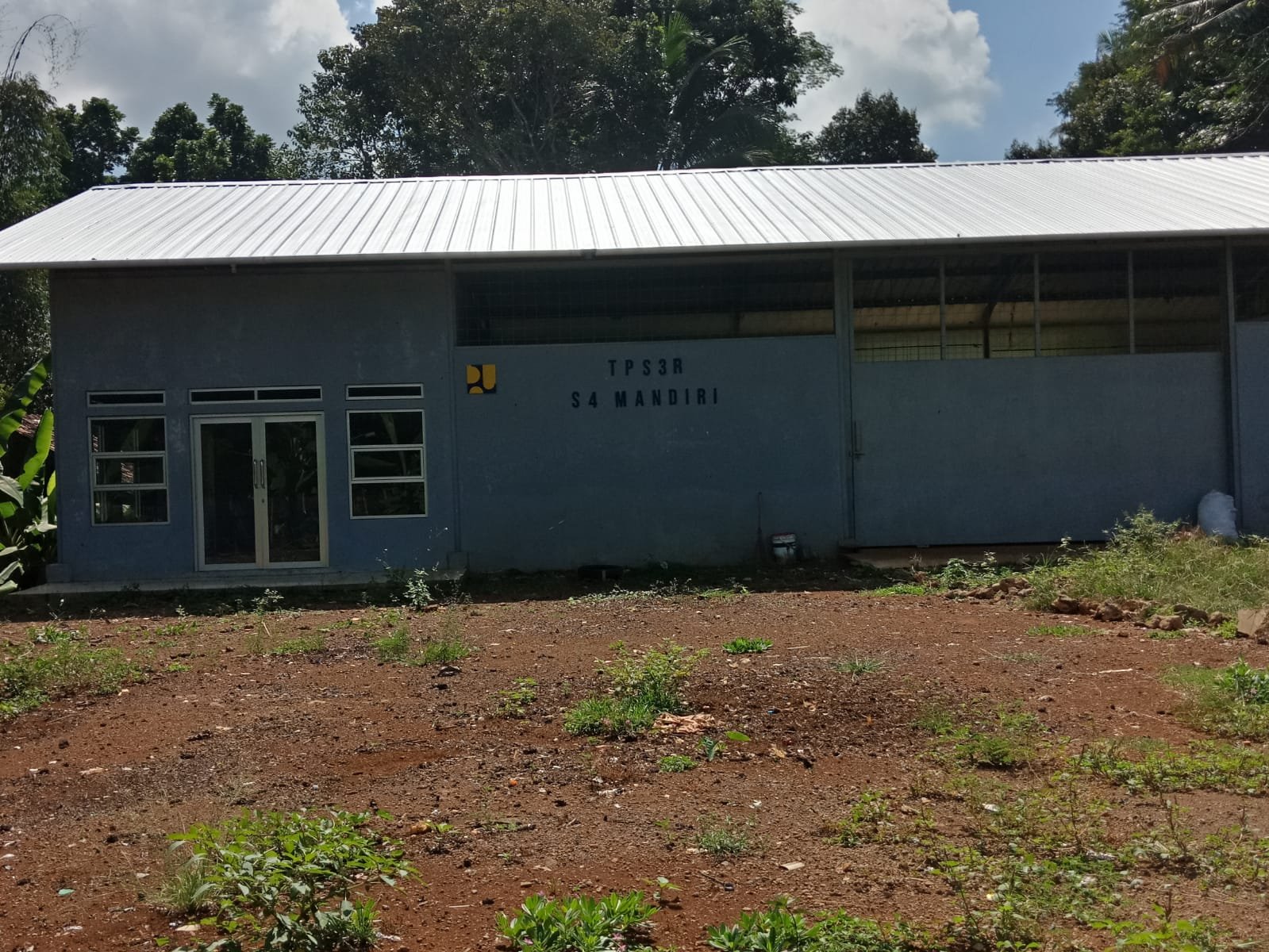 Warga Sukatali Segel TPS3R