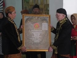 Pj Bupati Sumedang, Resmi Menyandang Gelar Bangsawan dari Keraton Sumedang Larang