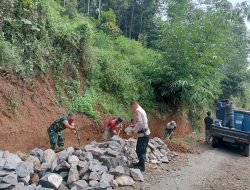 Gotong Royong di Sumedang: TNI, Polri, dan Warga Bersatu Membangun Tanggul dan Saluran Irigasi