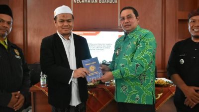 Pj Bupati Sumedang Perangi Buta Aksara Al-Quran dengan Buku Pintar