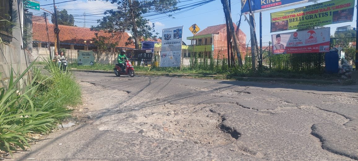 Jalan Sayang Jatinangor Sumedang