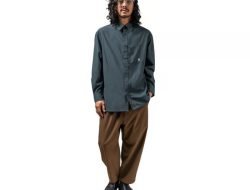 Apparel Profesional untuk Gaya Kerja Modern