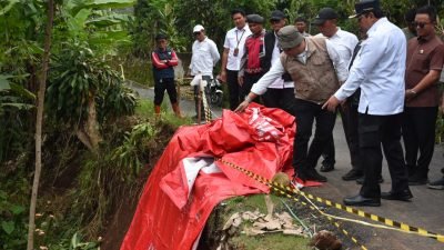 Longsor di Nagarawangi Rancakalong, Pj. Bupati Gerak Cepat Jaga Akses Antar Desa