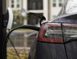 Solusi Pengisian Daya Mobil yang Aman di Musim Hujan