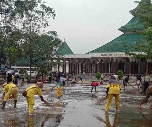 Pembersihan Alun-alun Sumedang