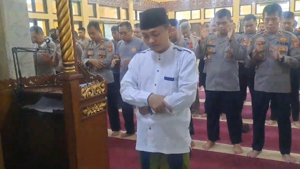 Polres Sumedang Gelar Shalat Ghaib