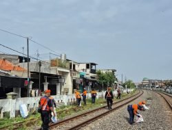 KAI Daop 8 Selenggarakan Bersih Lintas Jalur KA Antara Stasiun Surabaya Pasar Turi – Stasiun Kandangan