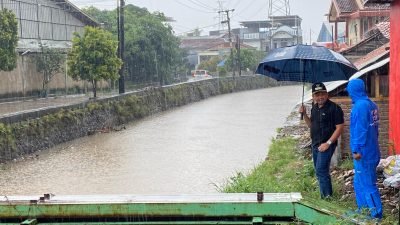 Hujan Deras Guyur Cimanggung, Bupati Tinjau Aliran Sungai Cimande