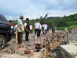 Bupati Respons Cepat Jalan Amblas di Surian
