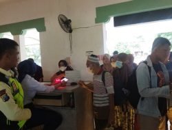 2.054 Pelanggan Gunakan Kereta Api di Stasiun Bojonegoro hari selasa Pada Libur Panjang Waisak 2025