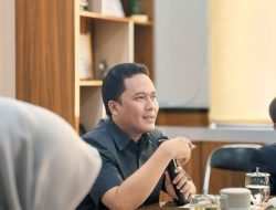 Warga Keluhkan Jalan Rusak, Asep Kurnia Turun Tangan di Jatinangor