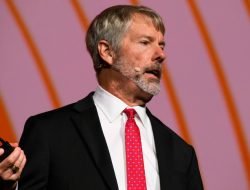 MicroStrategy Akan Borong Bitcoin Lagi? Michael Saylor Buka Suara!