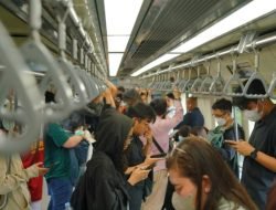Pengguna LRT Jabodebek Naik 12% Selama Penerapan Kebijakan ASN Wajib Naik Transum, KAI Sambut Baik Wacana Perluasan Penerapan untuk Pegawai Swasta