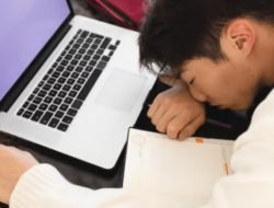 Risiko Digital Fatigue dan Cara Menguranginya